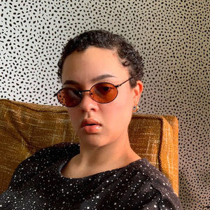 Meet your Posher, Alexis